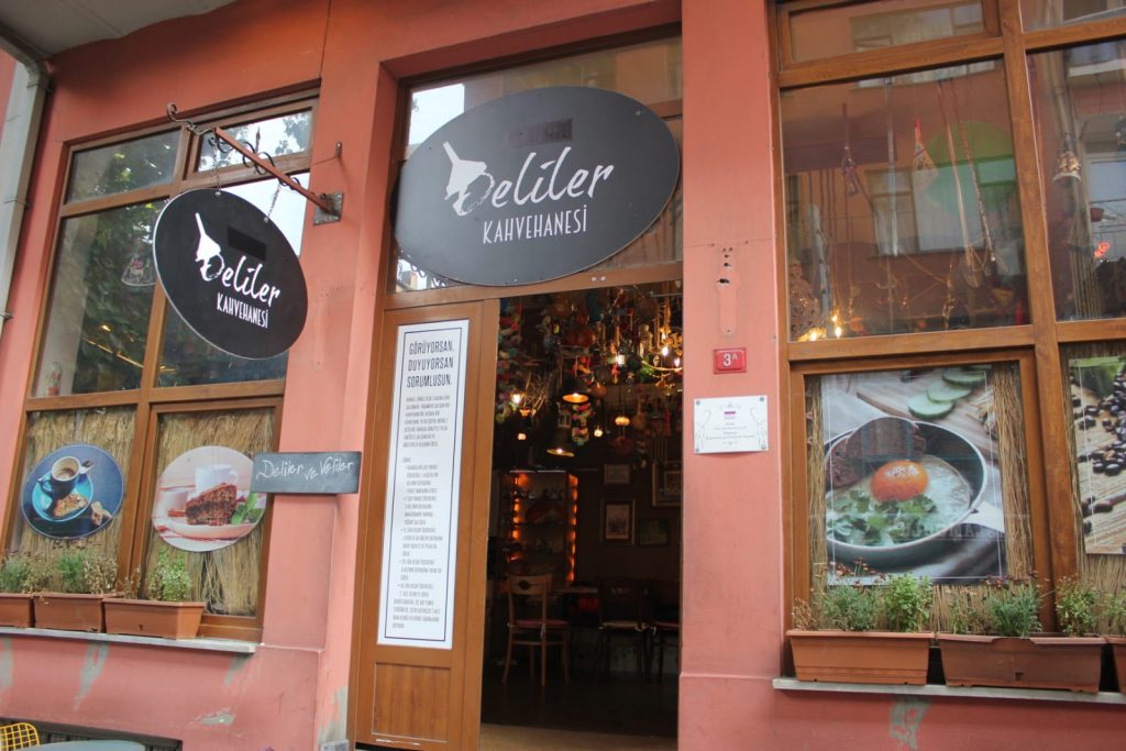 Balat Cafeler Rehberi - Deliler Kahvehanesi